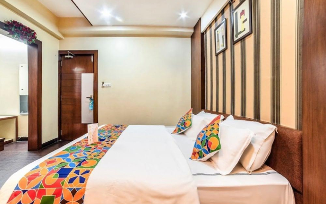 OYO Premium AB Road Bhavarkuan