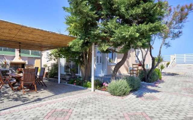 Rontos House, seaside
