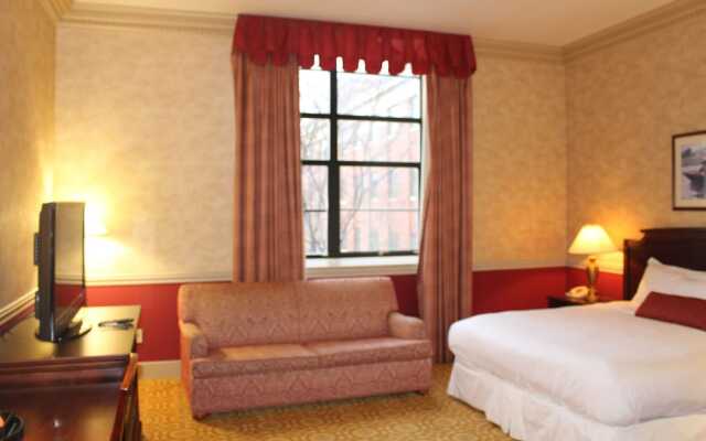 Roberts Riverwalk Urban Resort Hotel