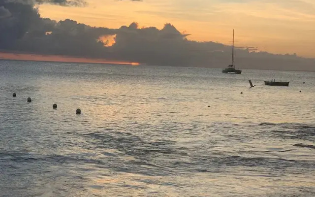 The Art Studio 12 Beachfront Apartment Barbados