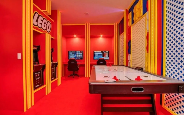 4350scene 6 Bedroom Villa