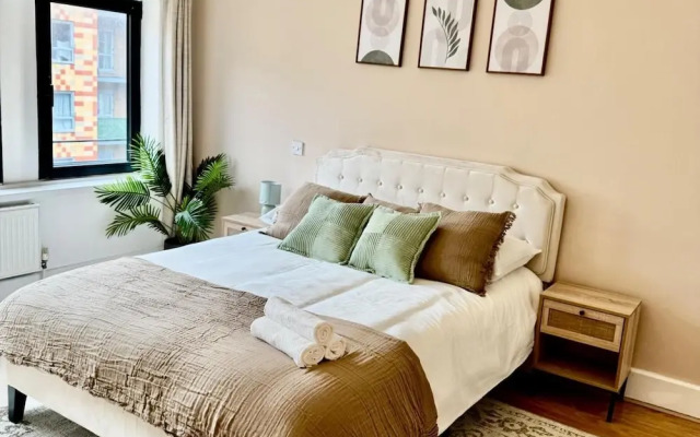 Stylish 1 bed Apartment - Sleeps 4 & Free Parking