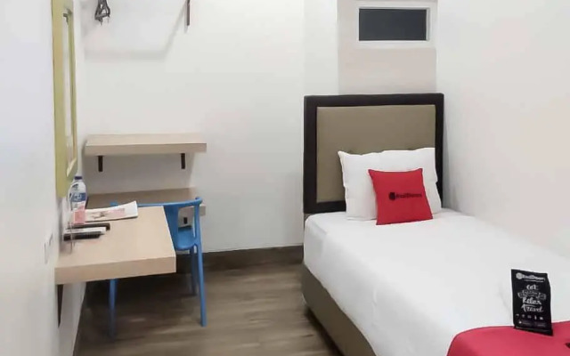 RedDoorz Plus @ Jalan Veteran Palembang