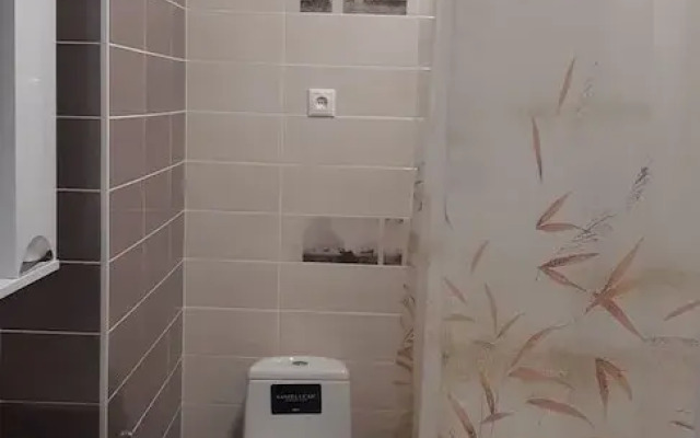 Nizhneimeretinskya apt 25