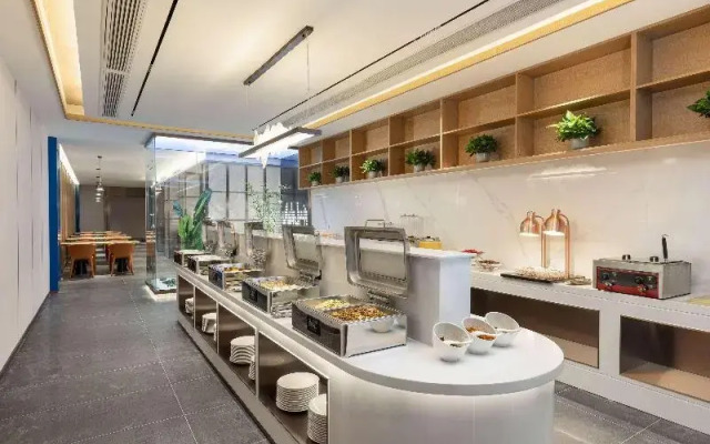 Ramada Encore By Wyndham Wuhan Station