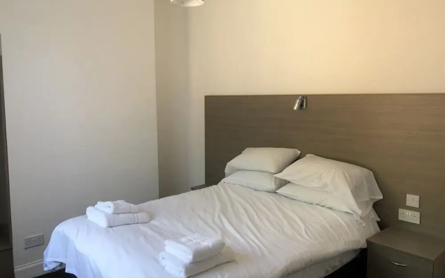 Glasgow Airport Holiday Home