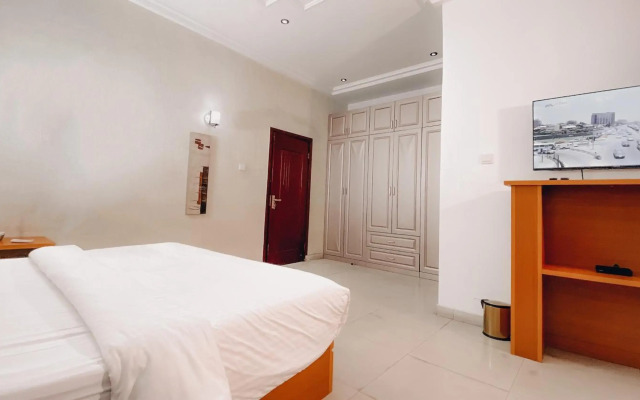 Royal Court Lounge & Boutique Hotel