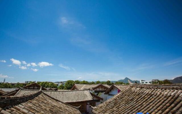 Yiyuan Snow Mountain View Courtyard Inn (Lijiang ancient city mufu branch)