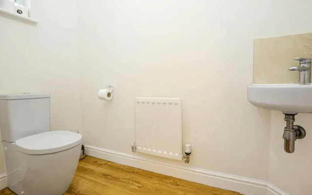 Detached 4 Bed-ultrafast Wifi,garden,free Parking