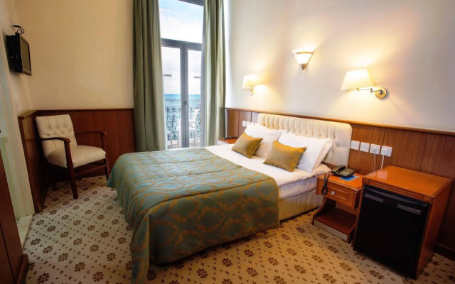 Dome Hotel
