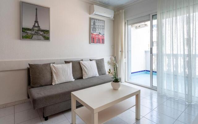 Apt 200 meters from the beach id