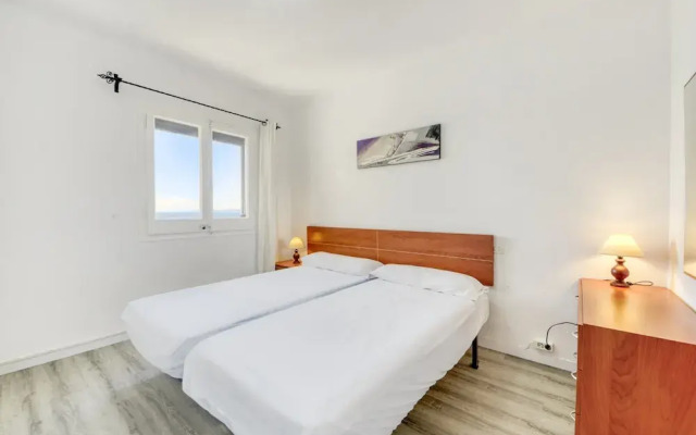 Cozy Apartment in Roses Centro