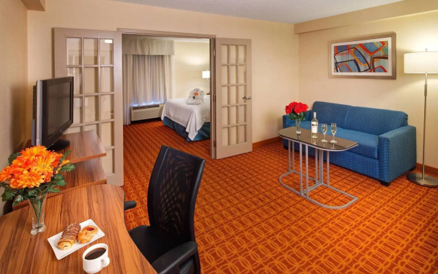 Fairfield Inn and Suites by Marriott Toronto Airport