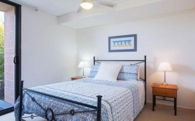 Beach View At One Mile', 8/26 One Mile Close - infinity complex pool & WIFI – Guest Rooms – Anna Bay