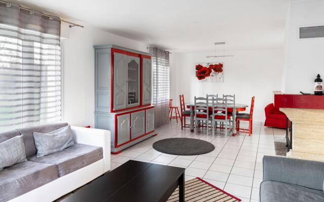 Tranquil Holiday Home in Englesqueville-la-percee With Garden