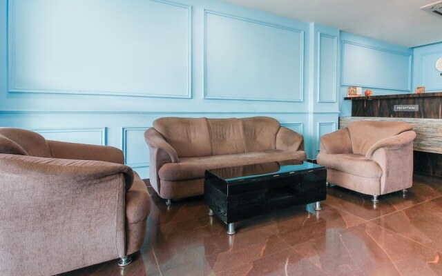 OYO 8941 Hotel Golden Leaves