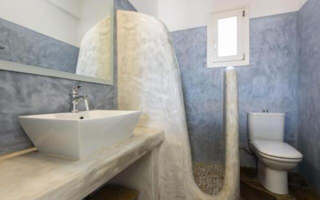 Cycladic beauty and tranquillity in Kostos, Paros