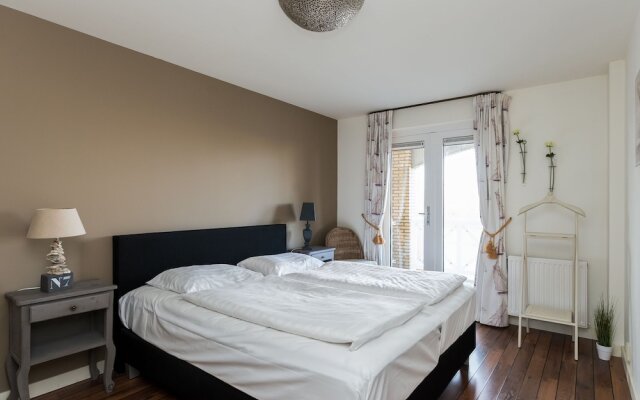 Luxurious 6-person Apartment in Grevelingenmeer Marina