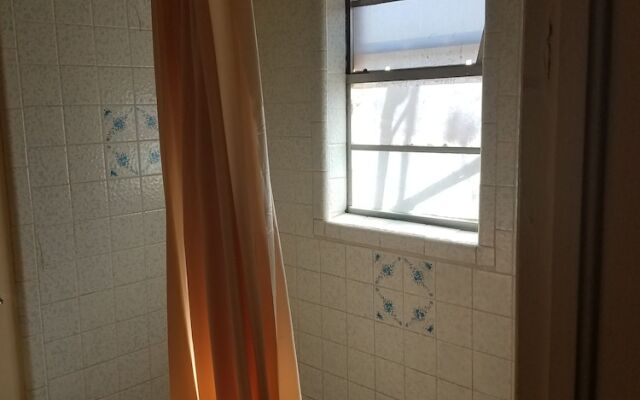 Beverly Crest Motor Inn