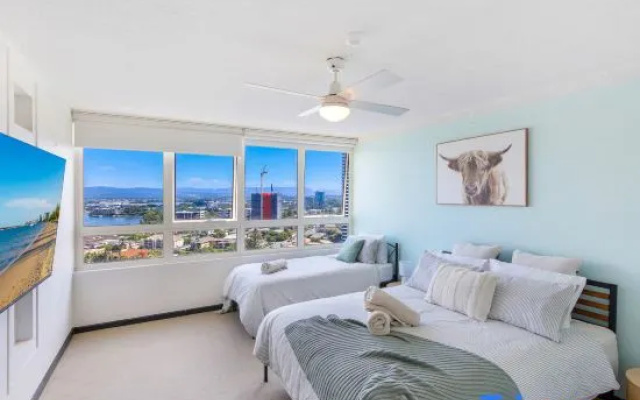 Salt & Sky Arcade- Sleeps 12 – Guest Rooms – Gold Coast