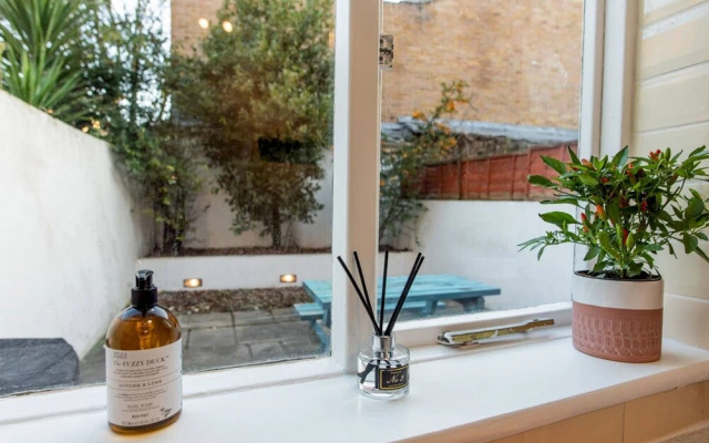 Vibrant 1 Bedroom Garden Flat Near Brixton and Clapham
