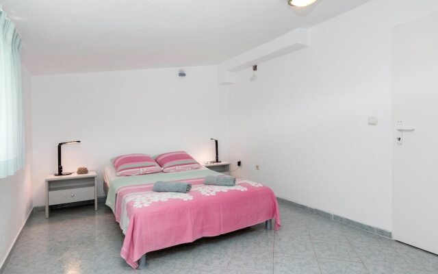 Awesome Home in Stinjan With Wifi and 1 Bedrooms