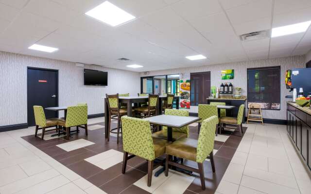Quality Inn & Suites Sellersburg - Louisville Area