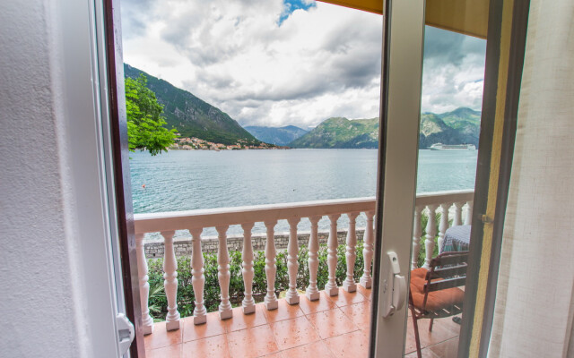 Apartment 5meters from Sea, Kotor
