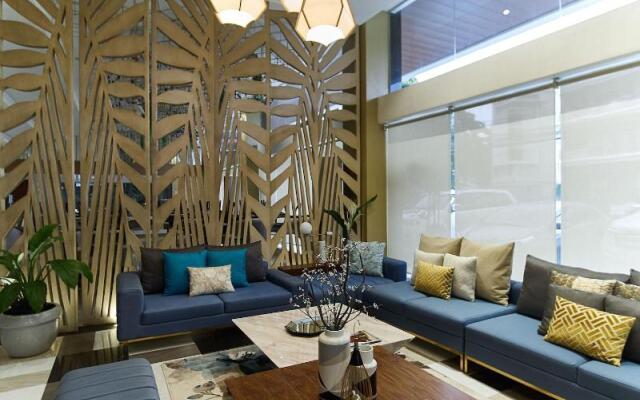 J7 Plaza Hotel