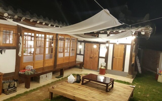 100 Korea House