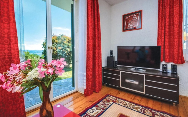 Stunning Home in Rogac With Wifi and 4 Bedrooms