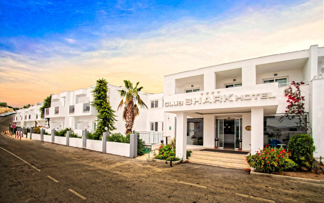 Shark Club Hotel