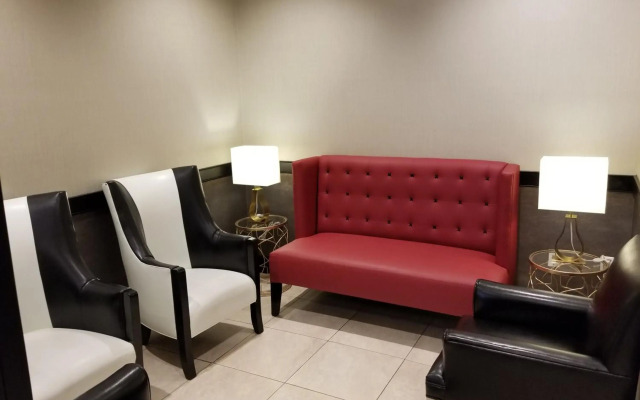 Pointe Plaza Hotel