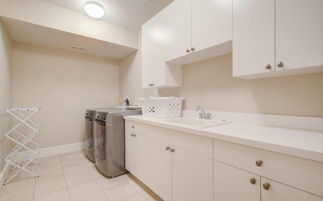 Luxe Family Getaway - Pool Table