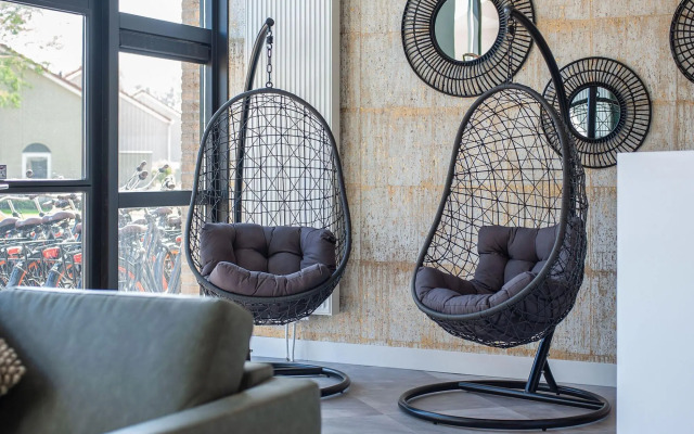 Restyled Bungalow With Dishwasher, Near the Beach