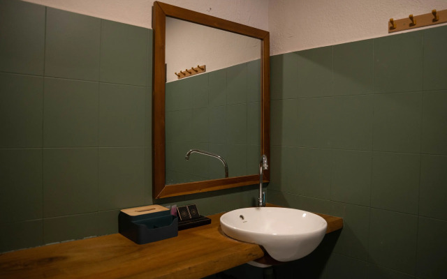Room V @ Jalan Sultanah Near Bus Stop Batu Pahat