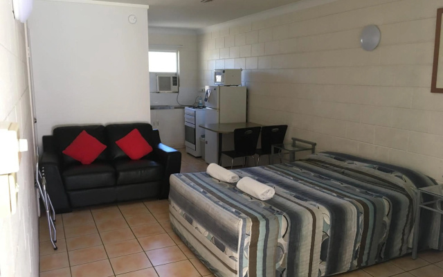 Oasis Inn Cairns – Guest Rooms – Cairns