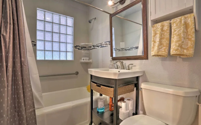 Englewood Retreat w/ Yard & Deck: Near Downtown!