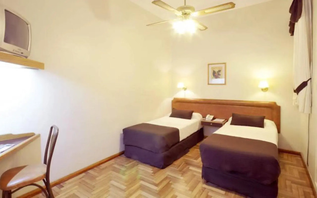 Muñiz Hotel