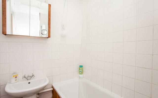 Modern 2 Bedroom Flat in Stoke Newington