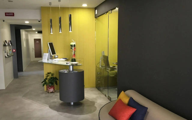 La Villa, Sure Hotel Collection by Best Western