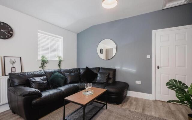 Newly Refurbished Sylish Hull 3 Bed Apartment