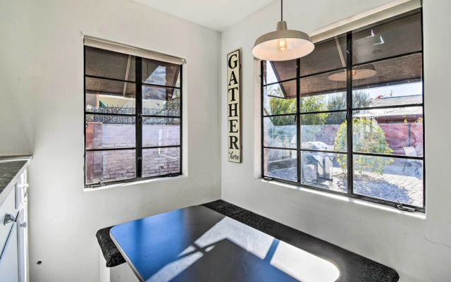 Sun-lit Phoenix Gem: Backyard Entertainment Patio!