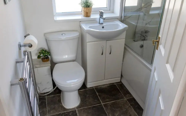 Catsbrook House - Sleeps 7 - Business Travellers Accommodation