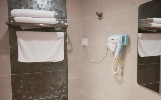 Ease Hotel