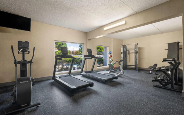 La Quinta Inn & Suites by Wyndham Raleigh Cary