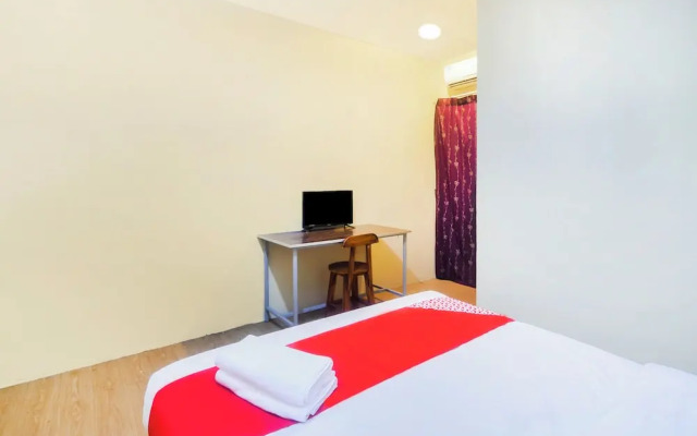 OYO 44017 L & C Premium Stay