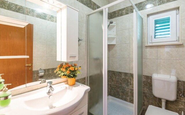 Amazing Home in Tucepi With Wifi and 4 Bedrooms