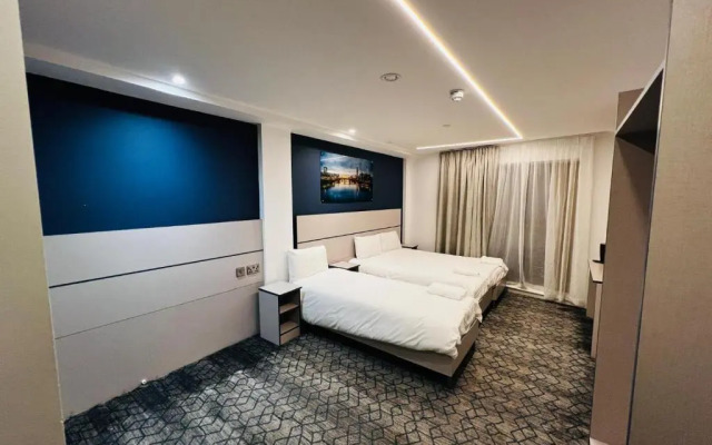 Ilford Grand Hotel