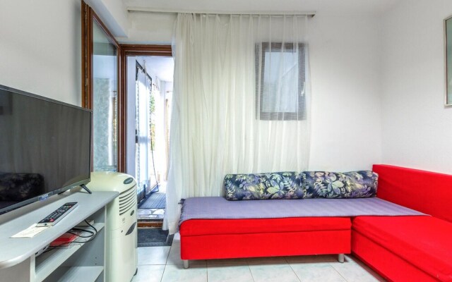 Awesome Apartment in Lokva Rogoznica With Wifi and 2 Bedrooms